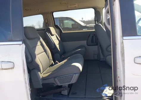 2010 Chrysler Town & Country Touring z USA, uszkodzony, nr VIN 2A4RR5D12AR460470